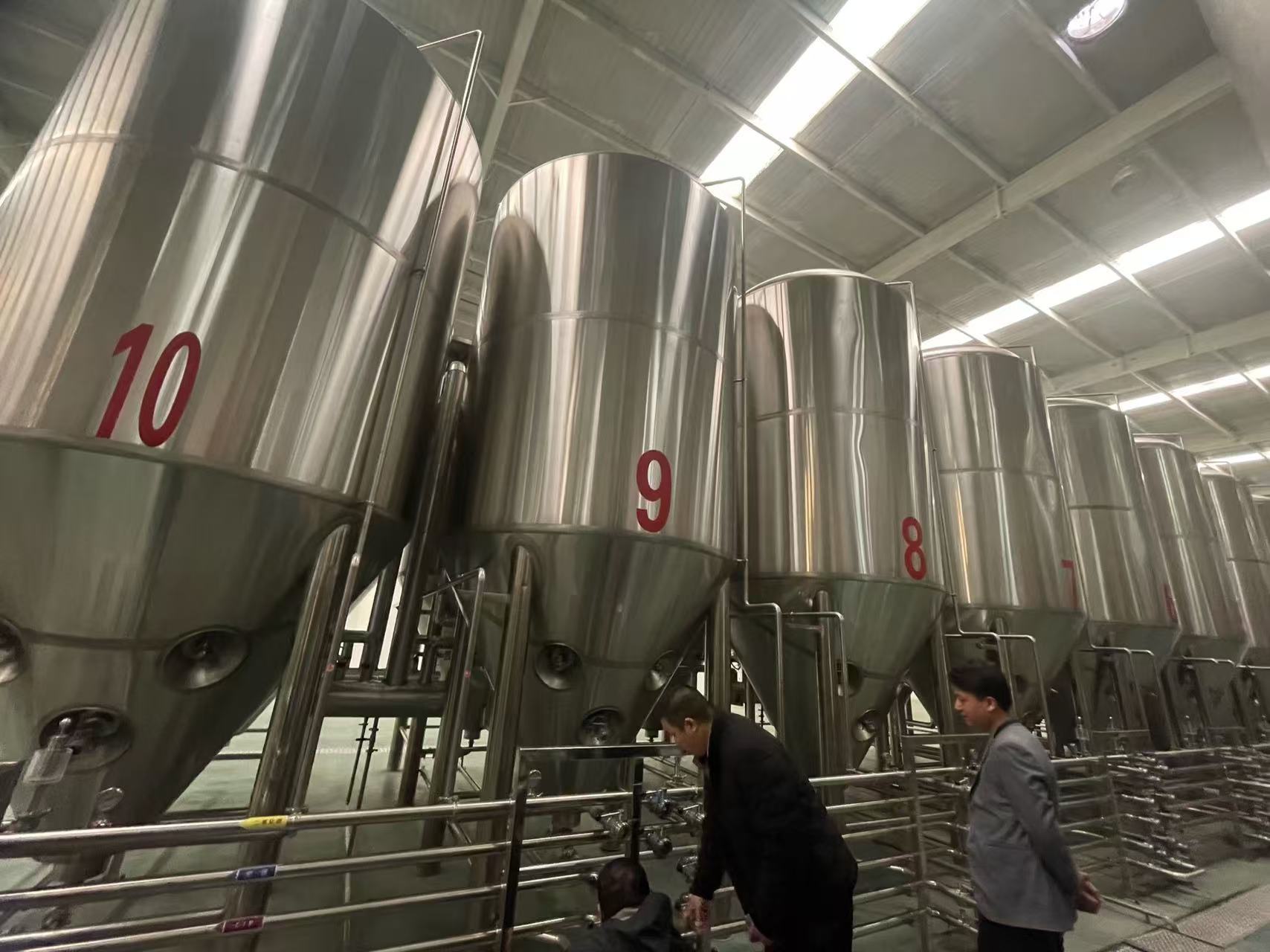 衡水精酿啤酒设备厂—平面布置、设备设计、制造、调试、培训等一条龙服务